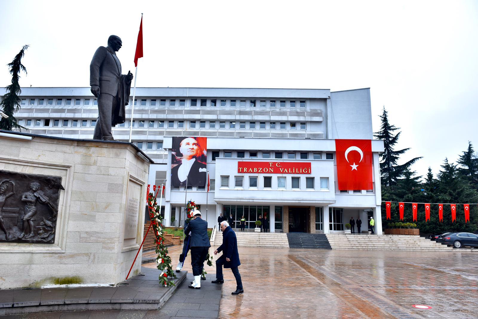 ÇANAKKALE ZAFERİ VE ŞEHİTLERİ ANMA GÜNÜ NEDENİYLE TÖREN DÜZENLENDİ