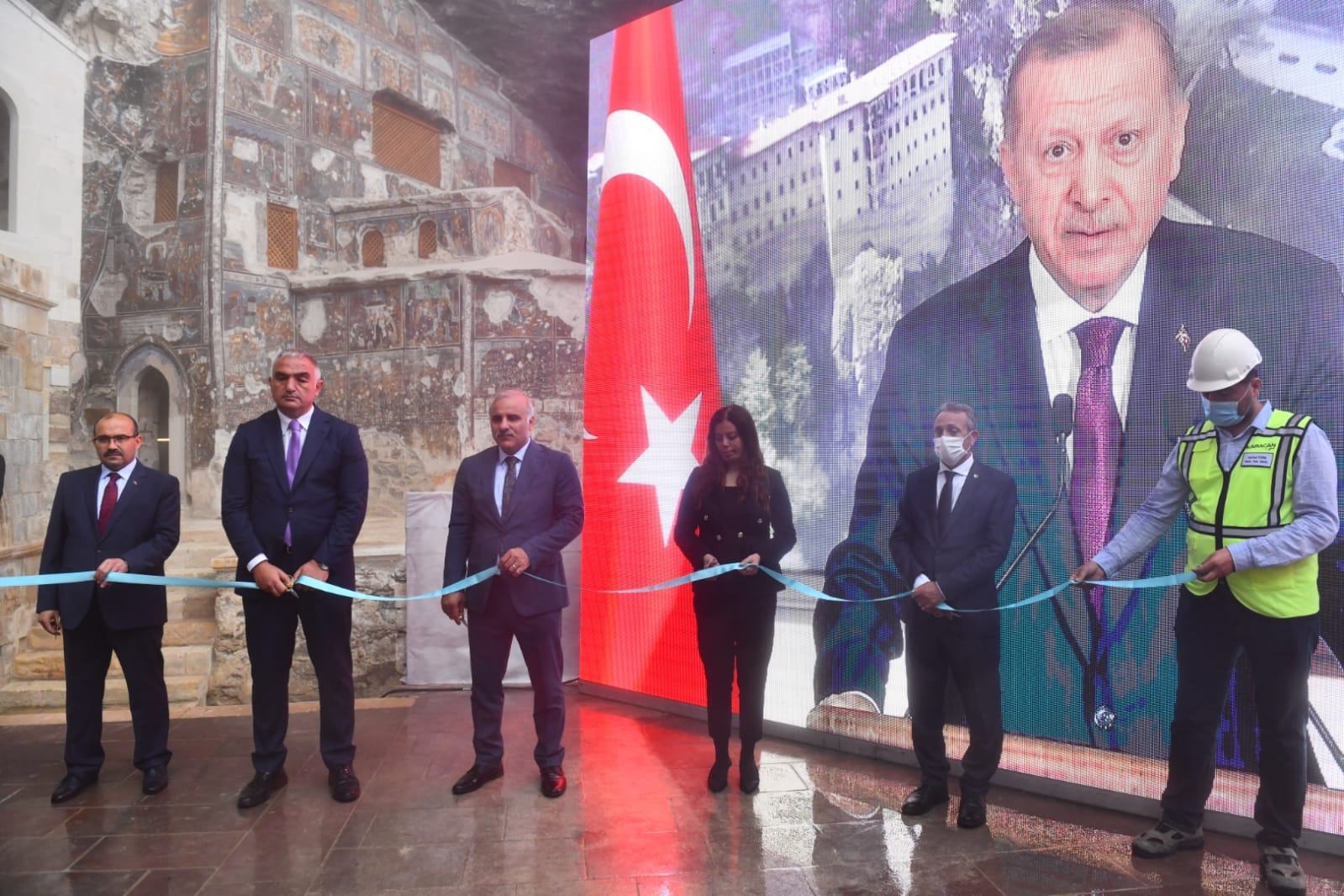 CUMHURBAŞKANI ERDOĞAN AYASOFYA CAMİİ VE SÜMELA MANASTIRI’NIN AÇILIŞINI YAPTI